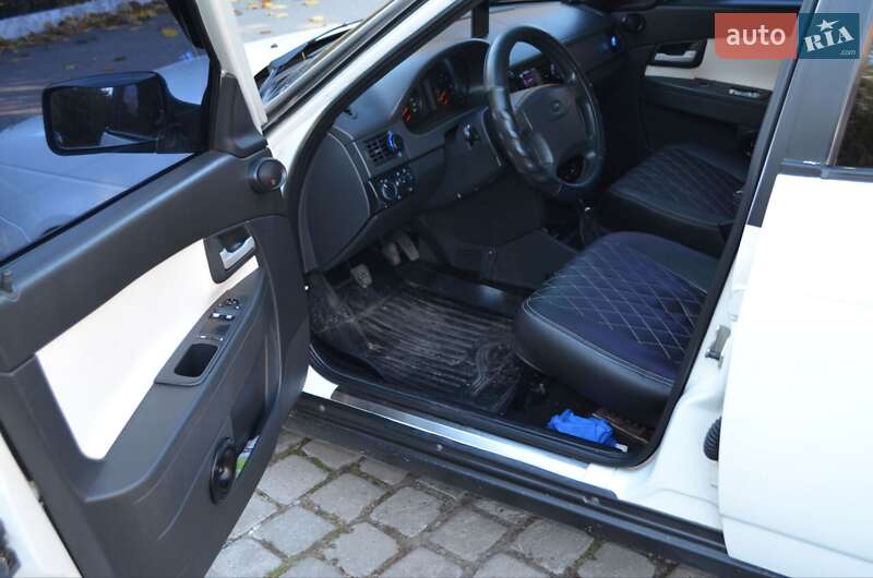 Хэтчбек ВАЗ / Lada 2172 Priora 2012 в Черновцах фото 24 Хэтчбек ВАЗ / Lada 2172 Priora 2012 в Черновцах