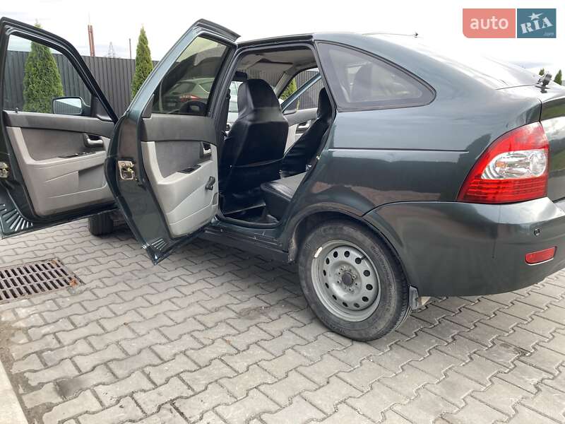 Хэтчбек ВАЗ / Lada 2172 Priora 2011 в Тернополе фото 9 Хэтчбек ВАЗ / Lada 2172 Priora 2011 в Тернополе