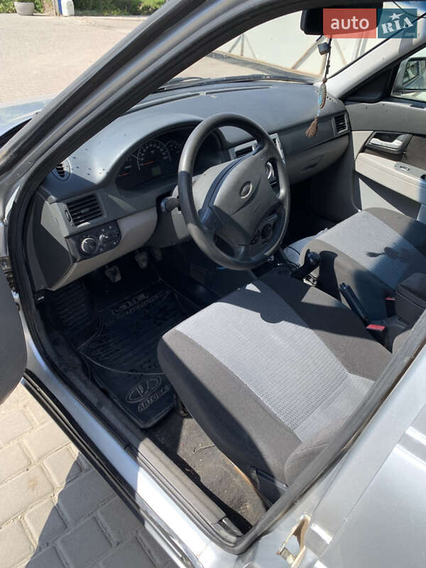 Хетчбек ВАЗ / Lada 2172 Priora 2010 в Тернополі