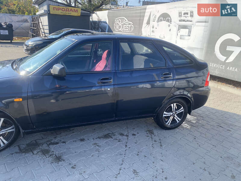 Хэтчбек ВАЗ / Lada 2172 Priora 2008 в Черновцах фото 9 Хэтчбек ВАЗ / Lada 2172 Priora 2008 в Черновцах