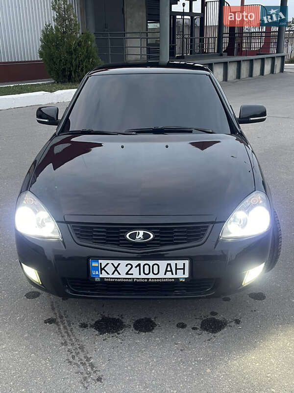 Хэтчбек ВАЗ / Lada 2172 Priora 2011 в Харькове