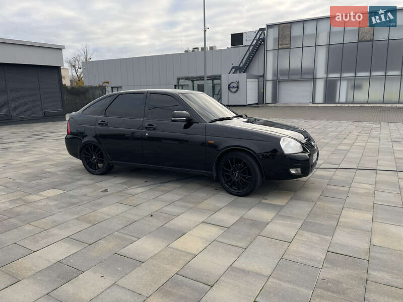 Хэтчбек ВАЗ / Lada 2172 Priora 2011 в Харькове