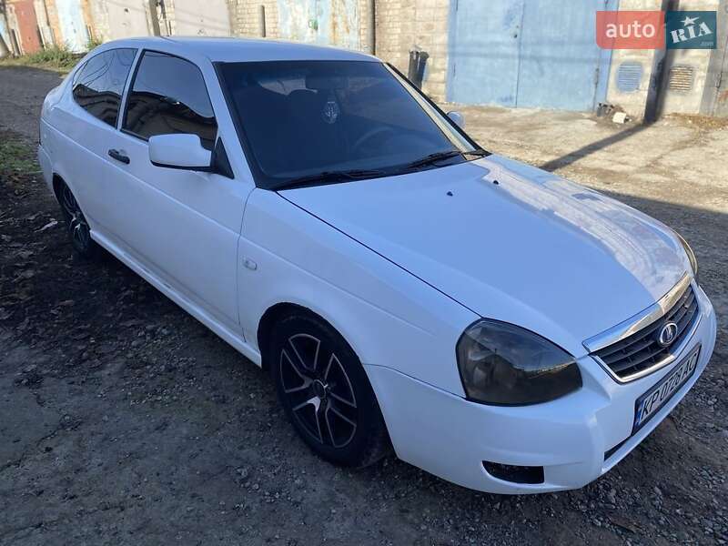 Хэтчбек ВАЗ / Lada 2172 Priora 2010 в Запорожье фото Хэтчбек ВАЗ / Lada 2172 Priora 2010 в Запорожье