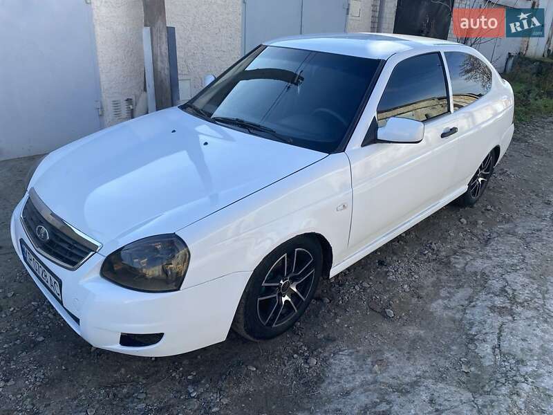 Хэтчбек ВАЗ / Lada 2172 Priora 2010 в Запорожье фото 6 Хэтчбек ВАЗ / Lada 2172 Priora 2010 в Запорожье