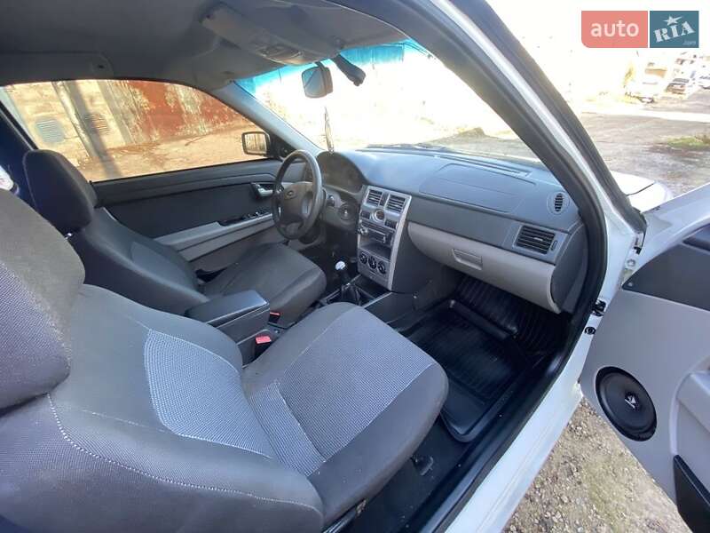 Хэтчбек ВАЗ / Lada 2172 Priora 2010 в Запорожье фото 16 Хэтчбек ВАЗ / Lada 2172 Priora 2010 в Запорожье