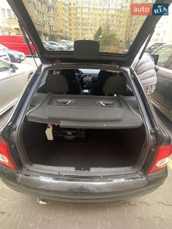 Хэтчбек ВАЗ / Lada 2172 Priora 2010 в Софиевской Борщаговке фото 13 Хэтчбек ВАЗ / Lada 2172 Priora 2010 в Софиевской Борщаговке