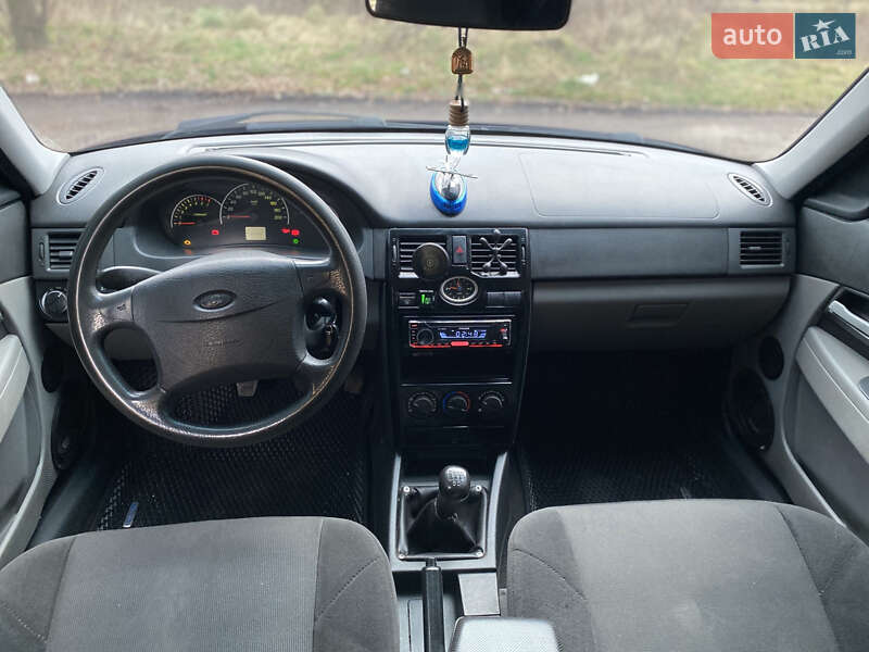 Хэтчбек ВАЗ / Lada 2172 Priora 2008 в Берегомете фото 13 Хэтчбек ВАЗ / Lada 2172 Priora 2008 в Берегомете