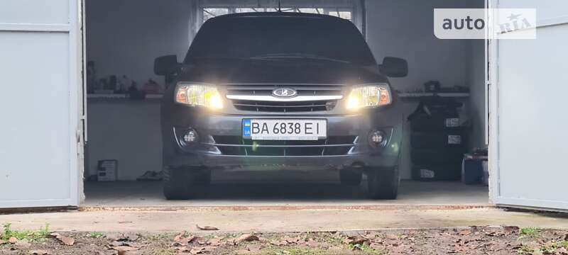 Седан ВАЗ / Lada 2190 Granta 2013 в Добровеличковке
