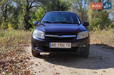 Седан ВАЗ / Lada 2190 Granta 2013 в Дніпрі