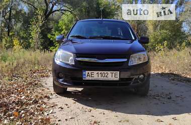 Седан ВАЗ / Lada 2190 Granta 2013 в Дніпрі