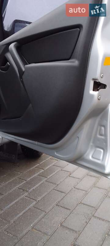 Седан ВАЗ / Lada 2190 Granta 2013 в Харькове фото 6 Седан ВАЗ / Lada 2190 Granta 2013 в Харькове