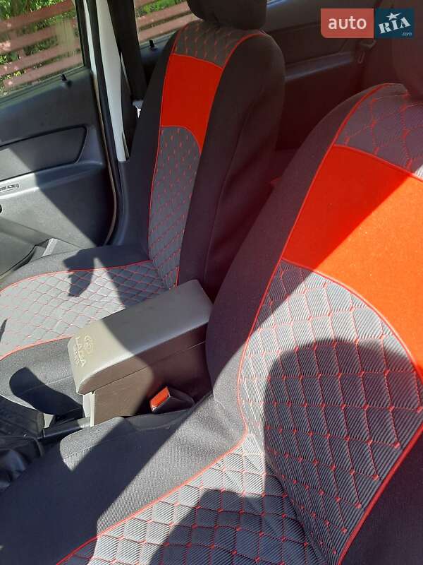 Седан ВАЗ / Lada 2190 Granta 2015 в Остроге