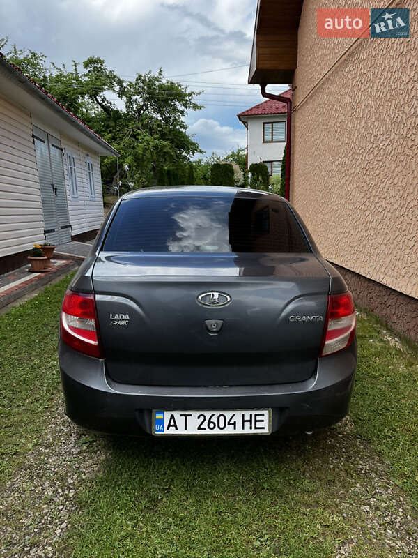 Седан ВАЗ / Lada 2190 Granta 2016 в Коломые