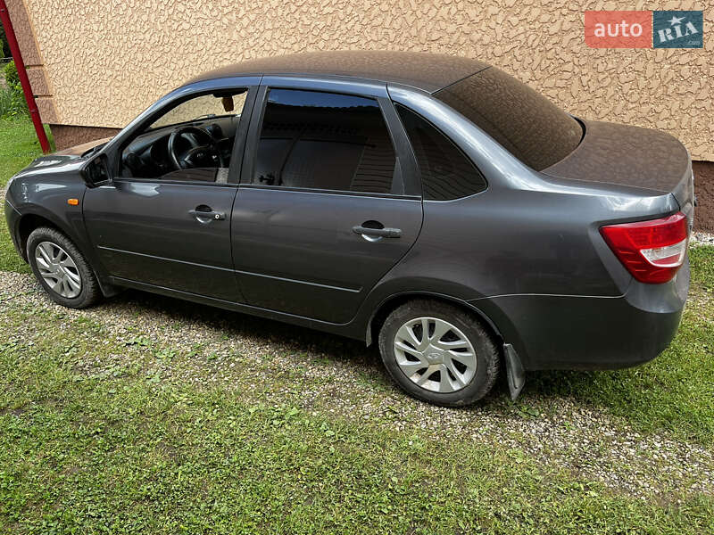 Седан ВАЗ / Lada 2190 Granta 2016 в Коломые