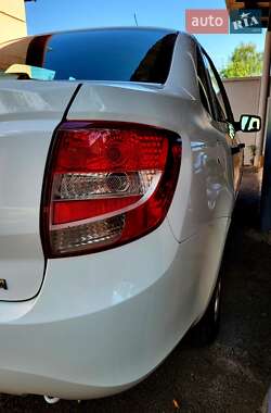 Седан ВАЗ 2190 Granta 2013 в 