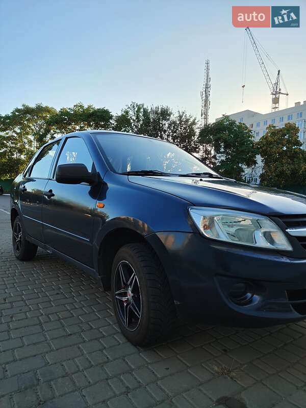 Седан ВАЗ / Lada 2190 Granta 2013 в Одессе фото 4 Седан ВАЗ / Lada 2190 Granta 2013 в Одессе
