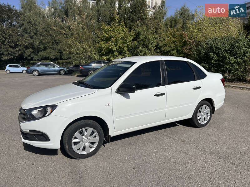 Седан ВАЗ 2190 Granta 2019 в 
