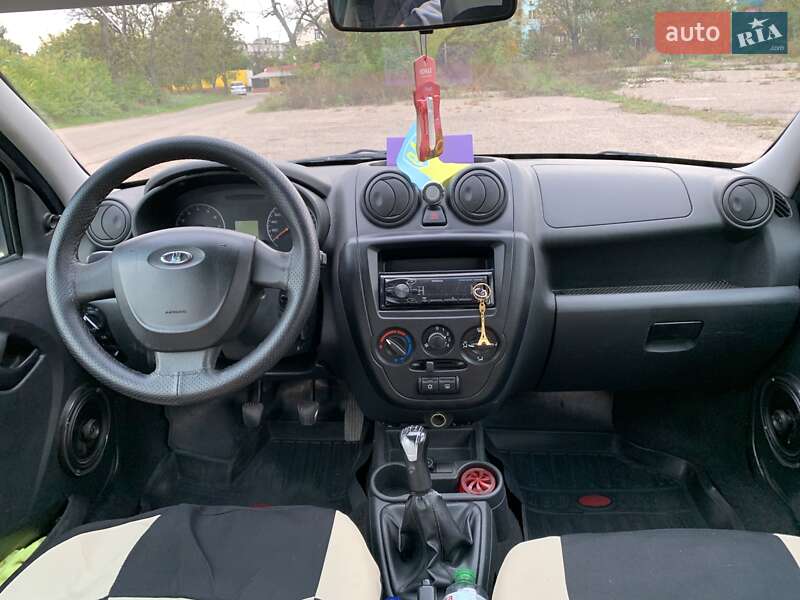 Седан ВАЗ / Lada 2190 Granta 2013 в Одессе