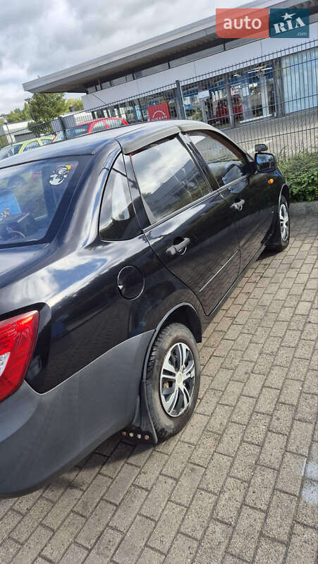 Седан ВАЗ / Lada 2190 Granta 2012 в Харькове