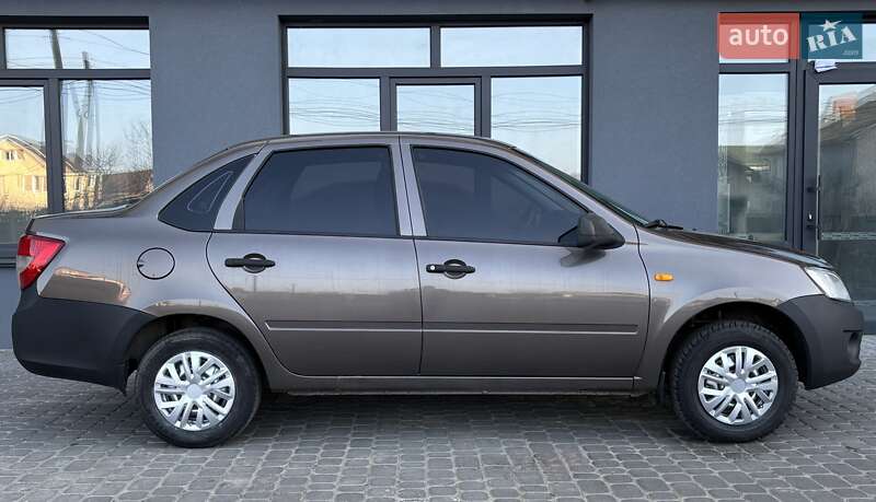 Седан ВАЗ / Lada 2190 Granta 2015 в Виннице