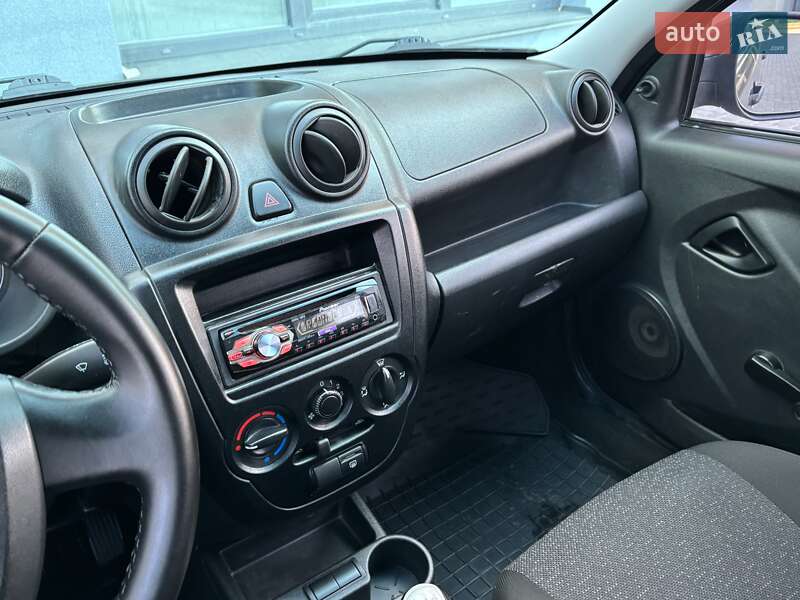 Седан ВАЗ / Lada 2190 Granta 2015 в Виннице