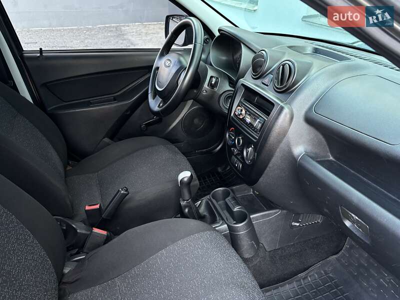 Седан ВАЗ / Lada 2190 Granta 2015 в Виннице