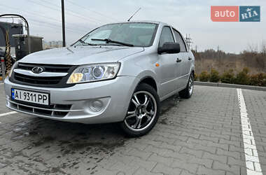 Седан ВАЗ / Lada 2190 Granta 2013 в Буче