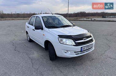 Седан ВАЗ 2190 Granta 2013 в 