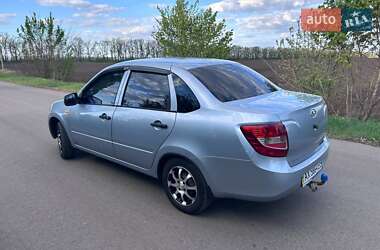 Седан ВАЗ 2190 Granta 2014 в 