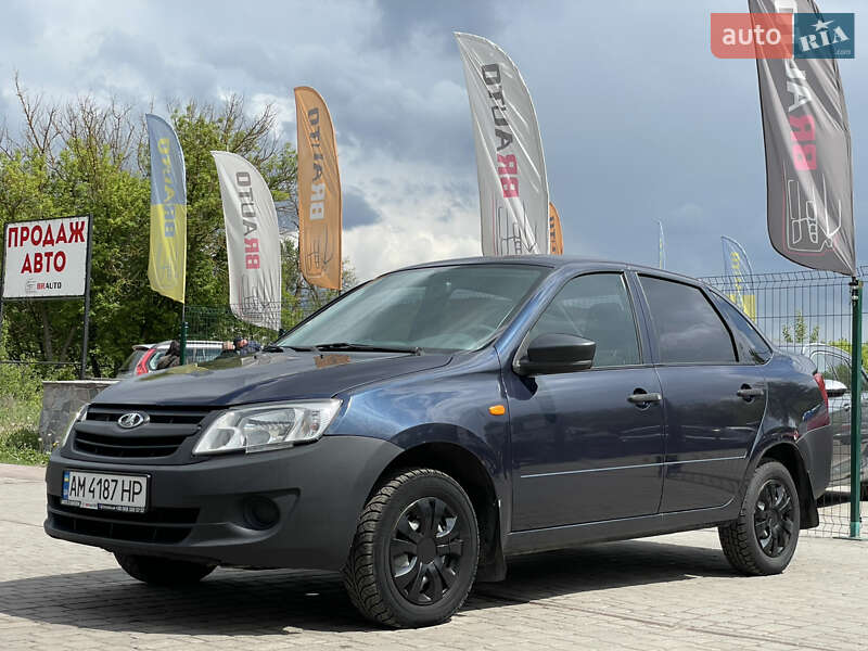 Седан ВАЗ 2190 Granta 2012 в 