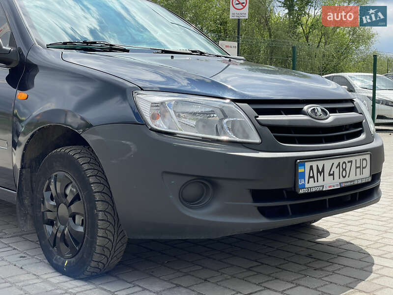 Седан ВАЗ / Lada 2190 Granta 2012 в Бердичеве