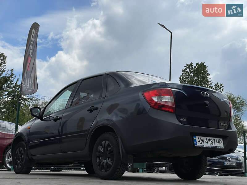 Седан ВАЗ / Lada 2190 Granta 2012 в Бердичеве