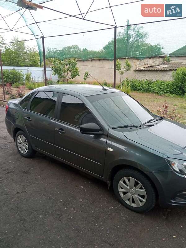 Седан ВАЗ / Lada 2190 Granta 2018 в Одесі