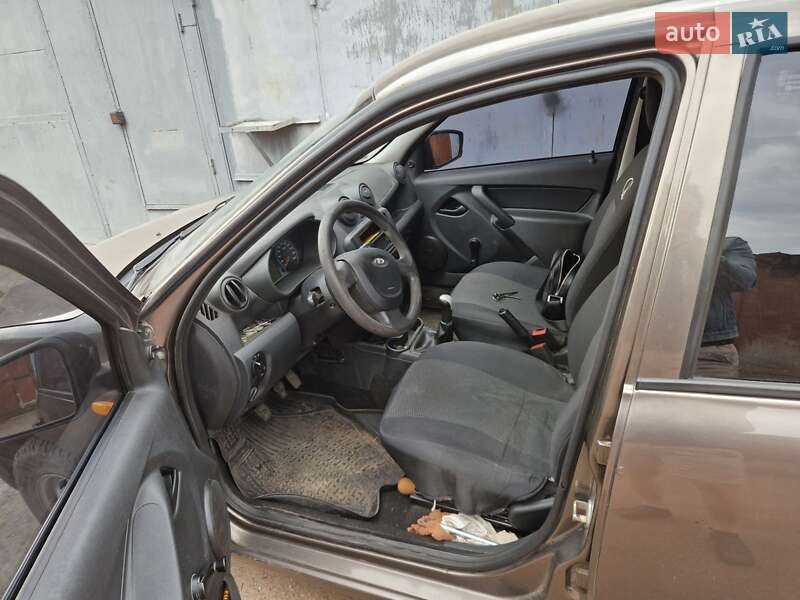 Седан ВАЗ / Lada 2190 Granta 2015 в Киеве