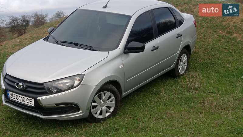 ВАЗ / Lada 2190 Granta 2018