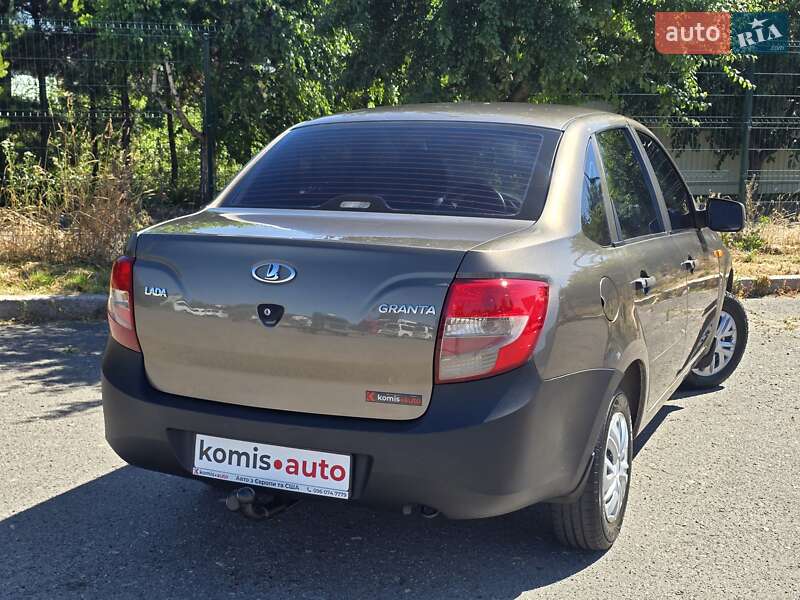 Седан ВАЗ / Lada 2190 Granta 2015 в Хмельницком
