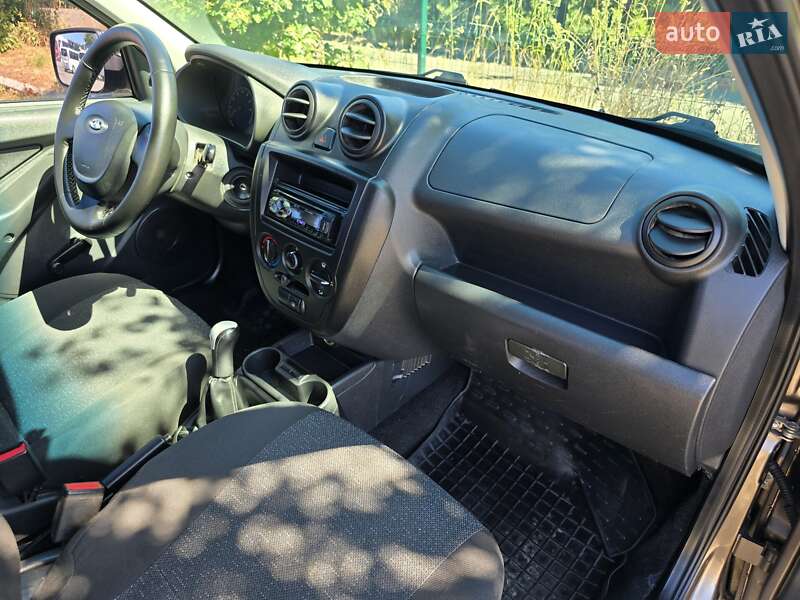 Седан ВАЗ / Lada 2190 Granta 2015 в Хмельницком