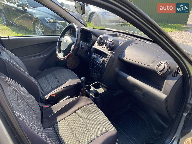 Седан ВАЗ / Lada 2190 Granta 2012 в Киеве