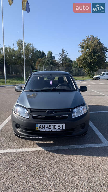 Седан ВАЗ 2190 Granta 2012 в 