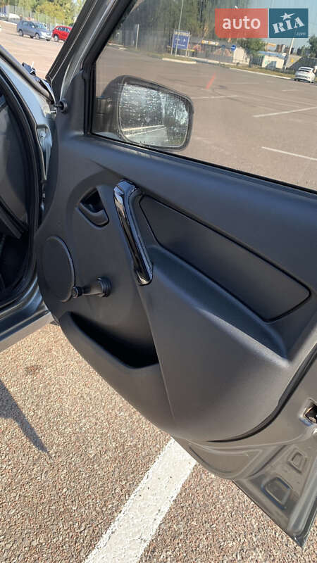 Седан ВАЗ / Lada 2190 Granta 2012 в Житомире