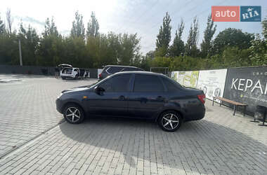 Седан ВАЗ 2190 Granta 2013 в 