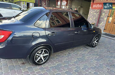 Седан ВАЗ 2190 Granta 2013 в 