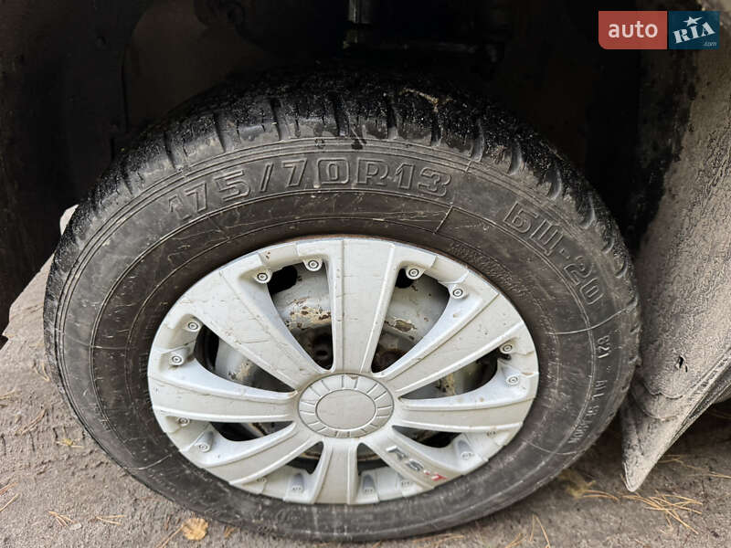 Седан ВАЗ / Lada 2190 Granta 2015 в Славуті