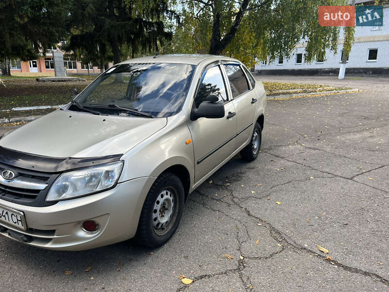 Седан ВАЗ / Lada 2190 Granta 2013 в Смілі фото 2 Седан ВАЗ / Lada 2190 Granta 2013 в Смілі
