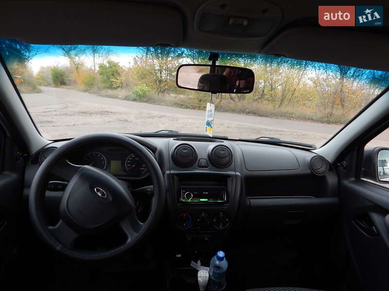 Седан ВАЗ / Lada 2190 Granta 2016 в Олександрії