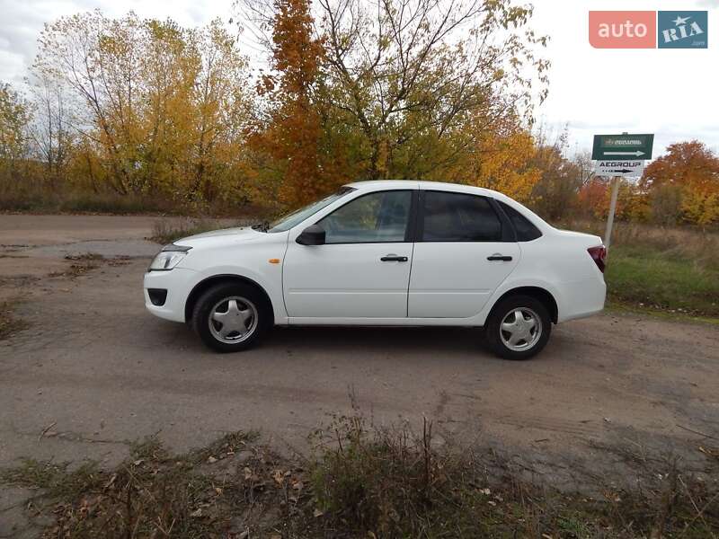 Седан ВАЗ / Lada 2190 Granta 2016 в Александрие
