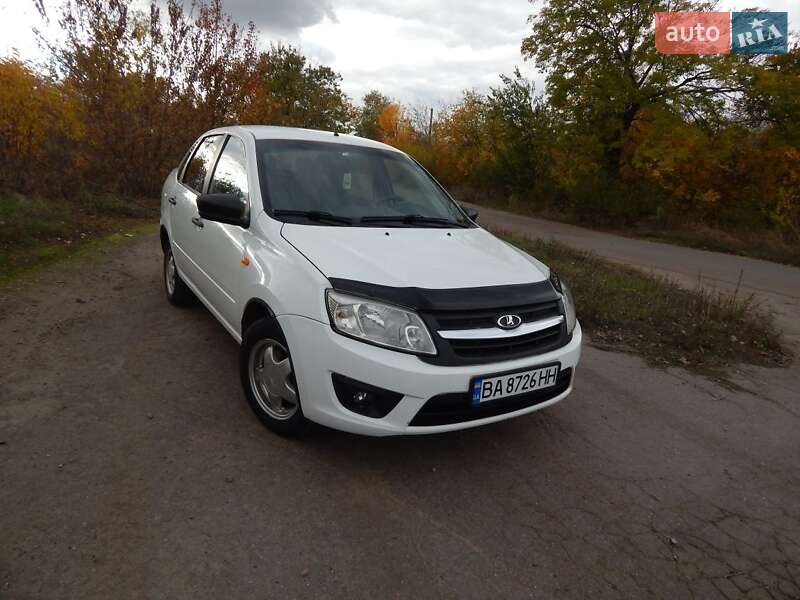 Седан ВАЗ / Lada 2190 Granta 2016 в Александрие