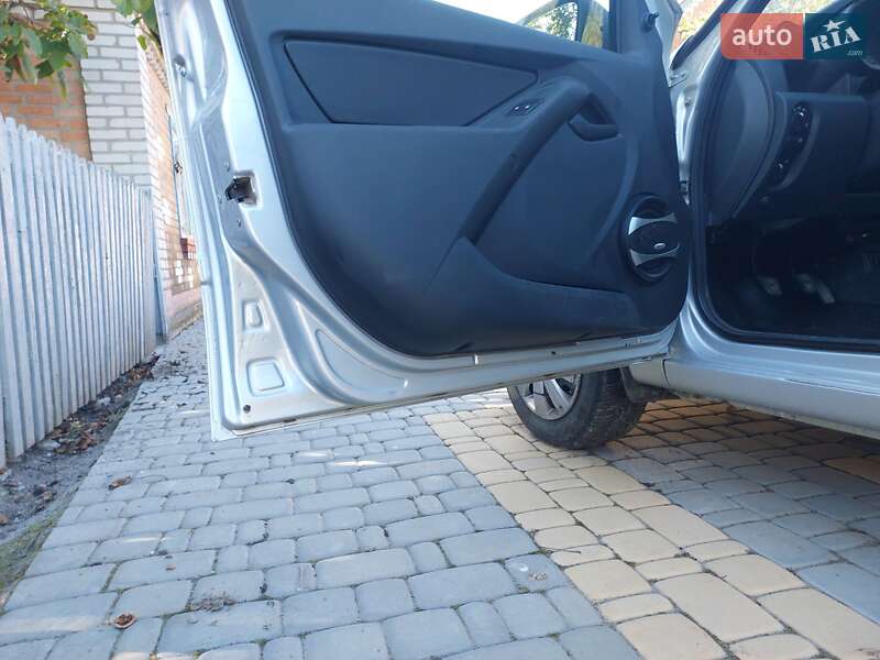 Седан ВАЗ / Lada 2190 Granta 2014 в Виннице