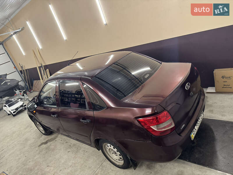 Седан ВАЗ / Lada 2190 Granta 2013 в Бердичеве фото 4 Седан ВАЗ / Lada 2190 Granta 2013 в Бердичеве
