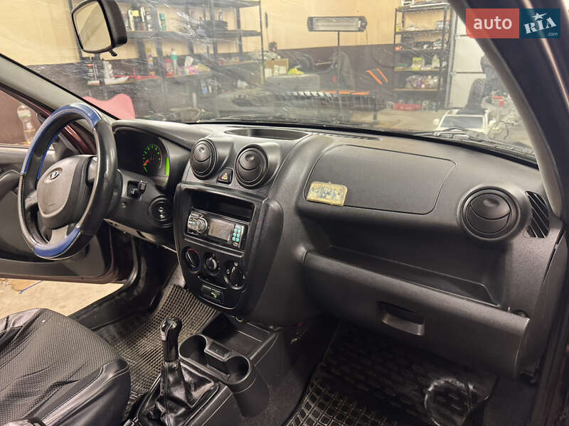 Седан ВАЗ / Lada 2190 Granta 2013 в Бердичеве фото 18 Седан ВАЗ / Lada 2190 Granta 2013 в Бердичеве